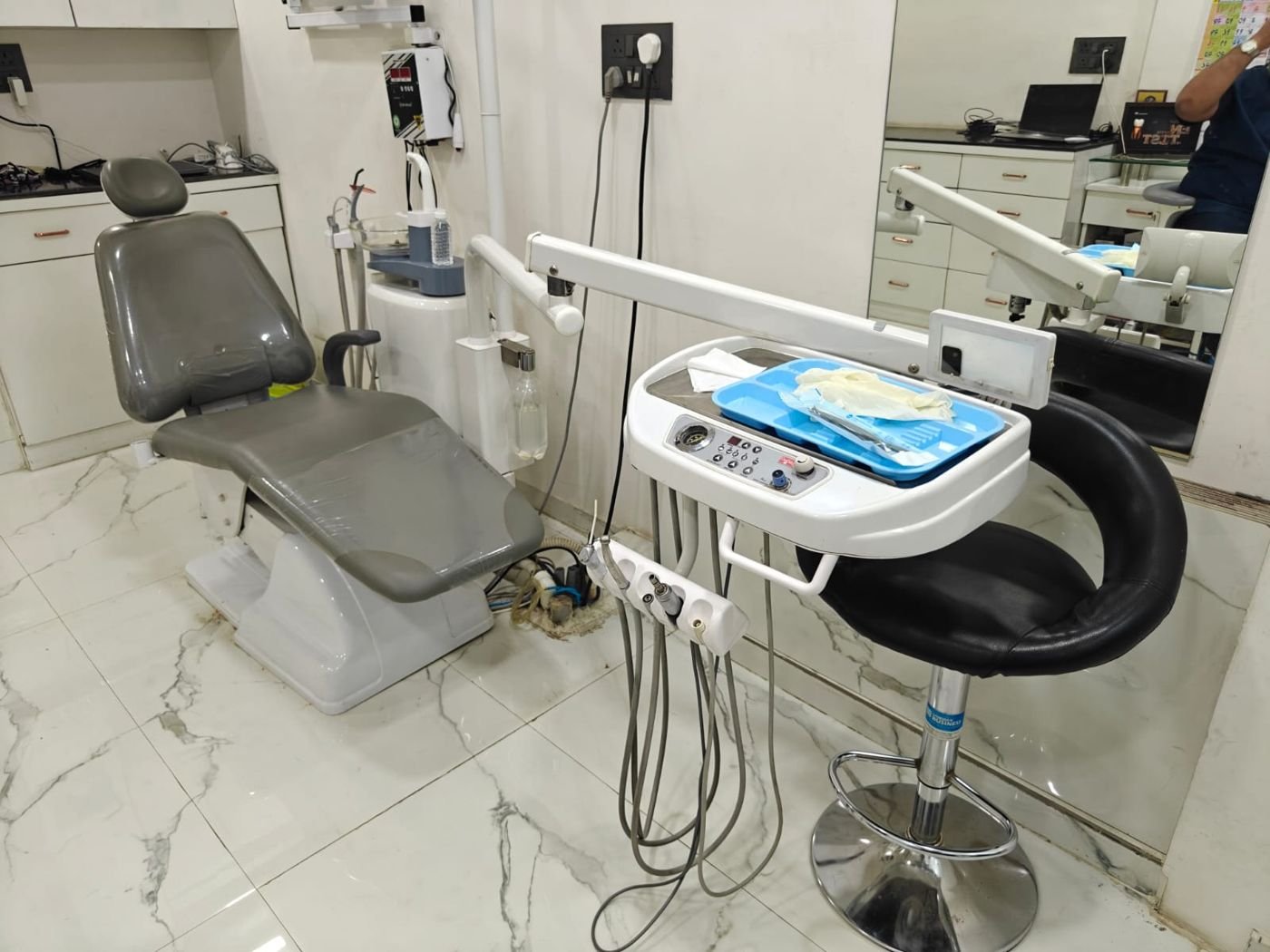 Dental chair with instrument tray and operator stool